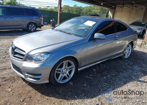 2014 Mercedes-Benz C 250 из США, поврежденный, VIN WDDGJ4HB5EG193226